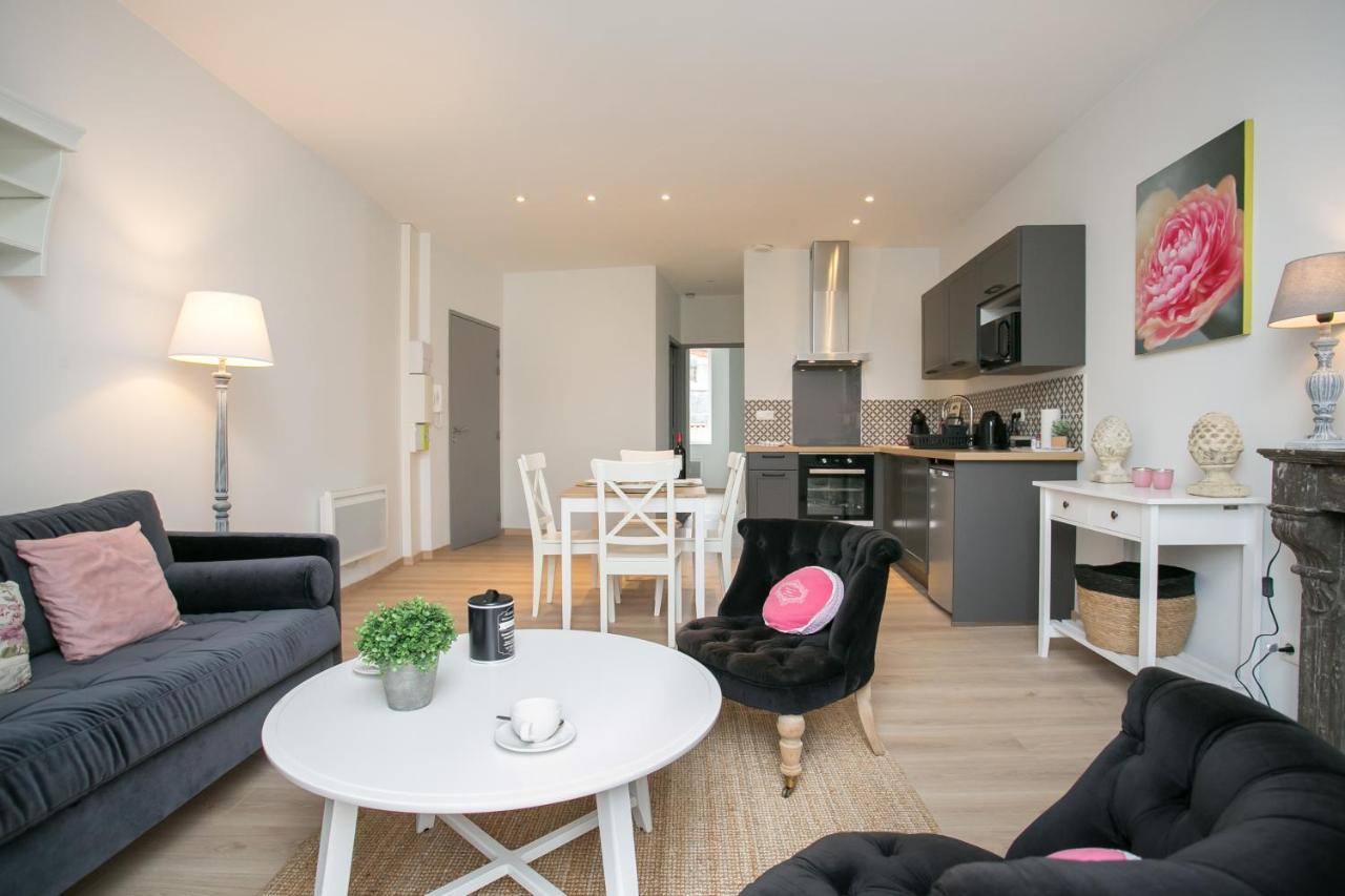 Апартаменты Logis Des Halles Du Coderc Периго Экстерьер фото